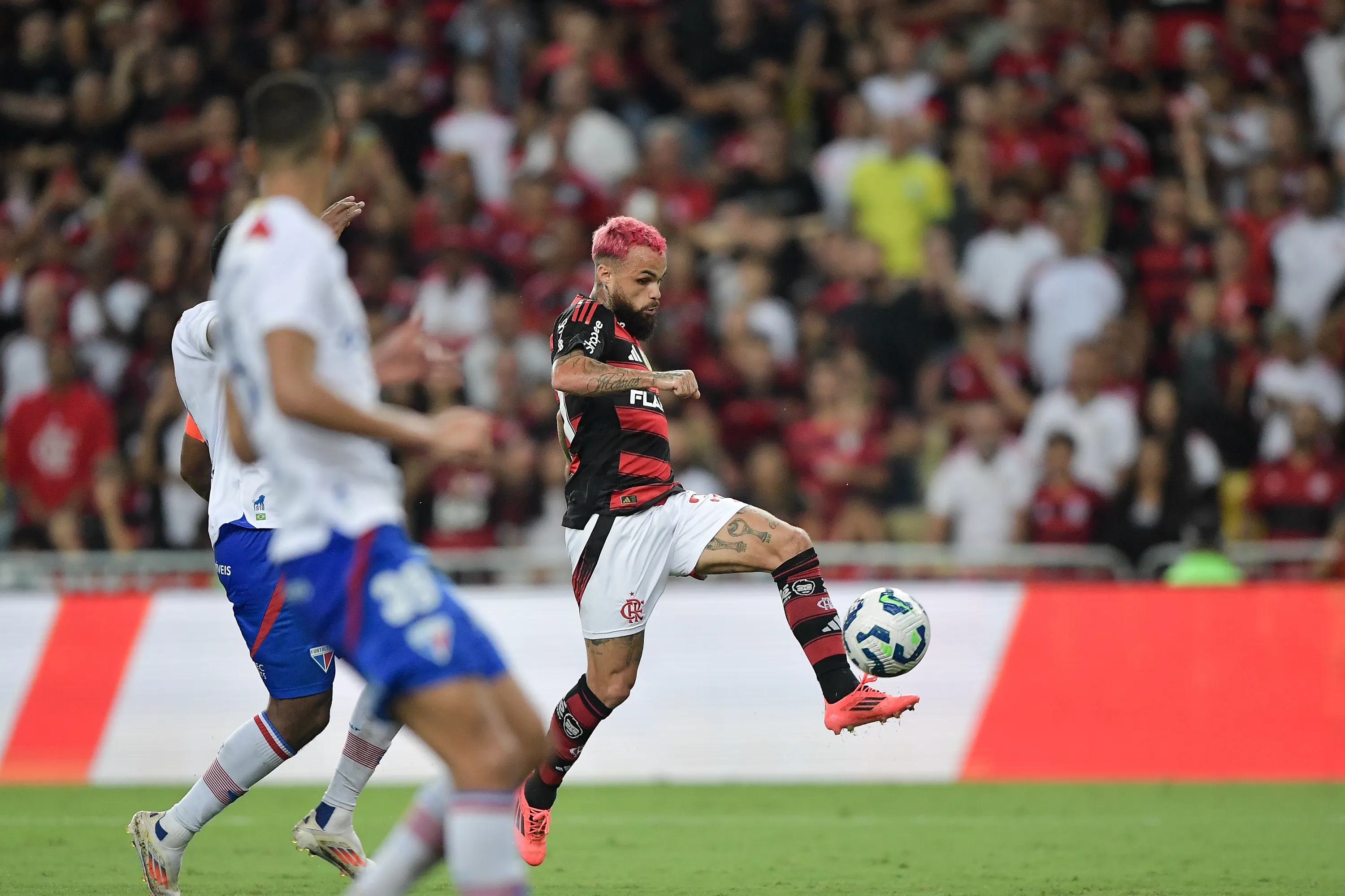Michael jogador do Flamengo durante partida contra o Fortaleza no estadio Maracana pelo campeonato Brasileiro A 2025. Foto: Thiago Ribeiro/AGIF