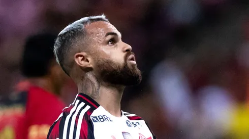 Michael jogador do Flamengo lamenta durante partida contra o Sport no estadio Arena Pernambuco pelo campeonato Brasileiro A 2025. Foto: Rafael Vieira/AGIF