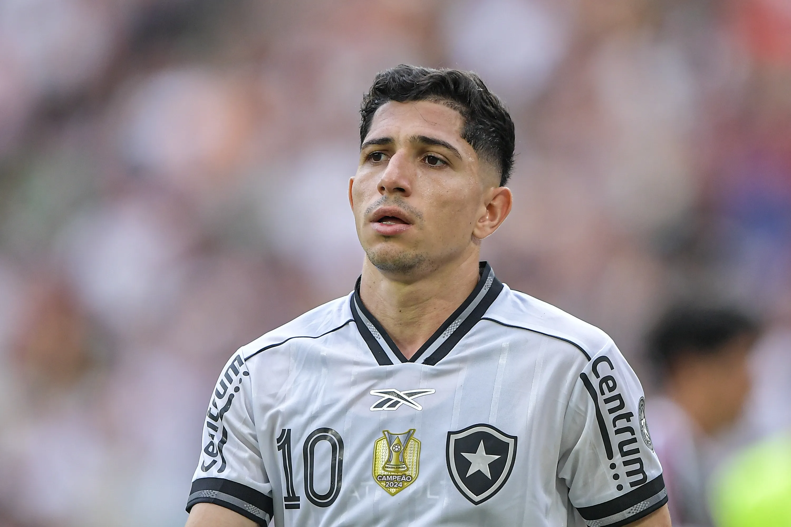 Savarino comenta sobre a chance de ser titular em reencontro com o Botafogo. Foto: Thiago Ribeiro/AGIF