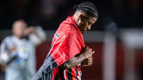 Apresentacao a torcida de Marinho jogador do Vitoria no intervalo da partida contra o Remo no estadio Barradao pelo campeonato Brasileiro A 2026. Foto: Jhony Pinho/AGIF