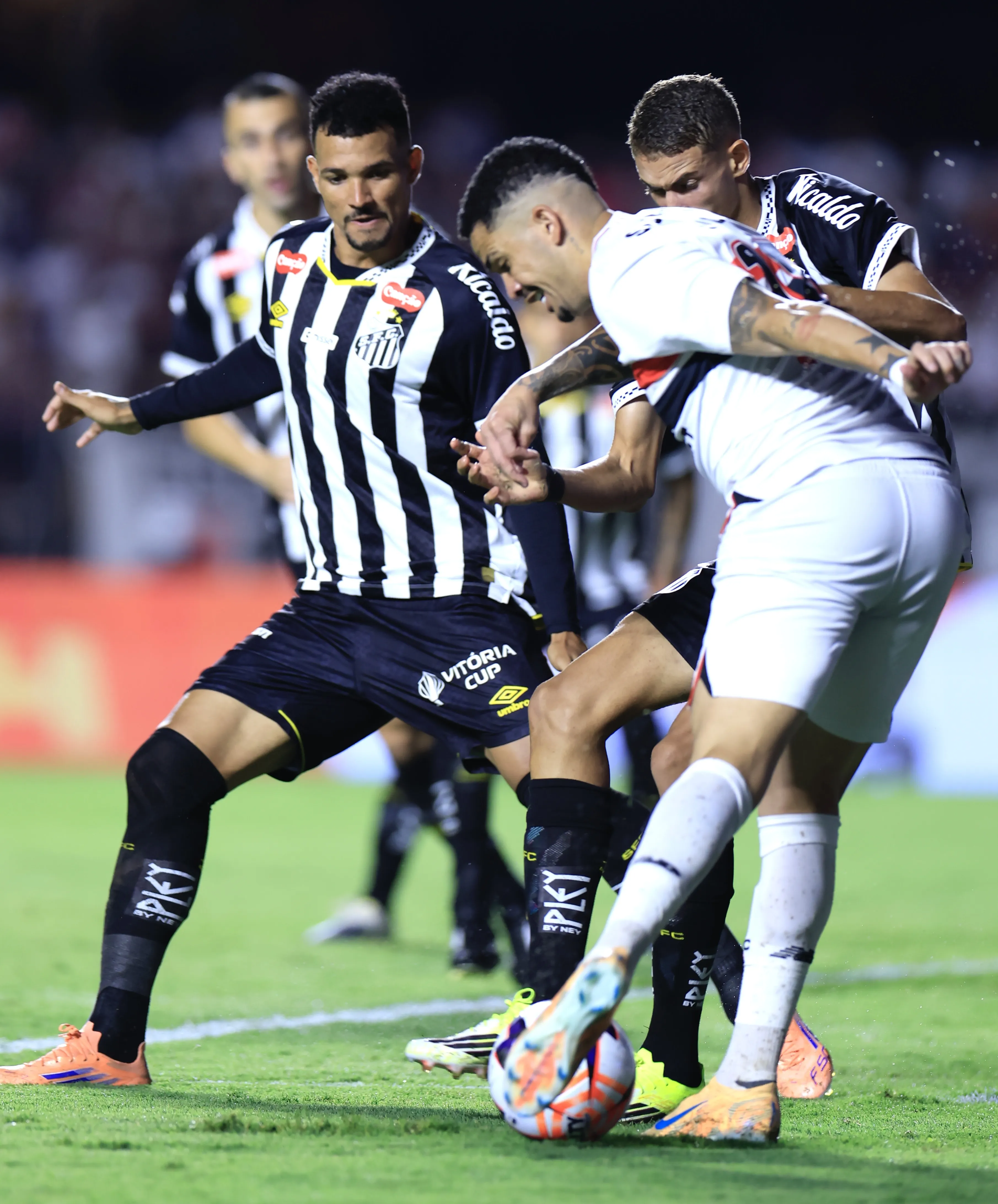 luciano jogador do Sao Paulo durante partida contra o Santos no estadio Morumbi pelo campeonato Paulista 2026. Foto: Marcello Zambrana/AGIF