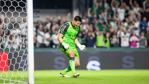 Pedro Rangel jogador do Coritiba durante partida contra o Novorizontino no estadio Couto Pereira pelo campeonato Brasileiro B 2025. Foto: Luis Garcia/AGIF