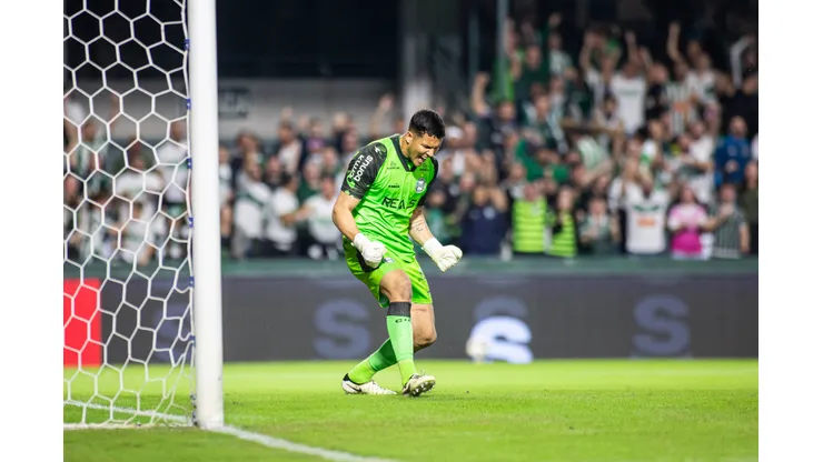 Pedro Rangel jogador do Coritiba durante partida contra o Novorizontino no estadio Couto Pereira pelo campeonato Brasileiro B 2025. Foto: Luis Garcia/AGIF