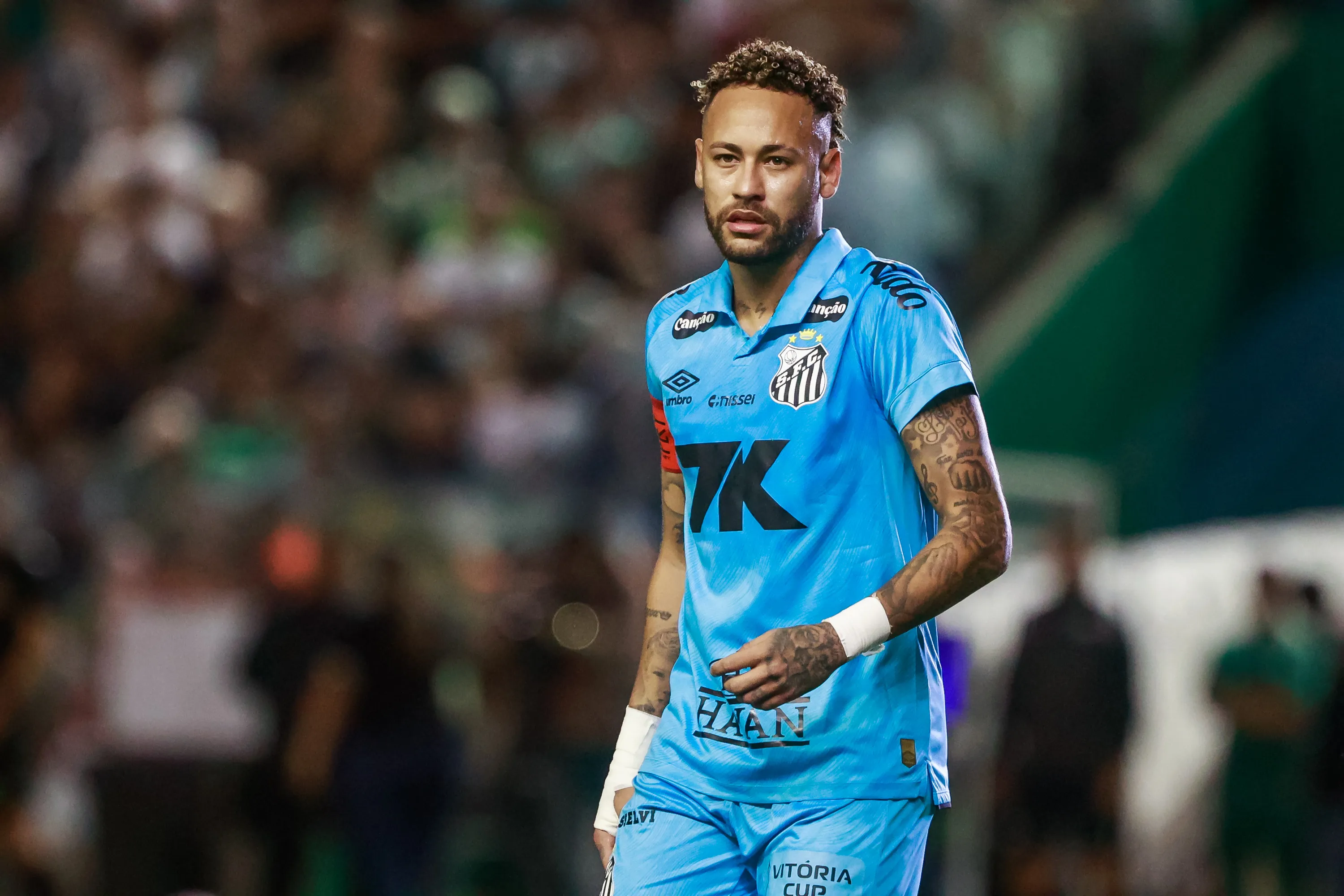 RS – CAXIAS DO SUL – 03/12/2025 – BRASILEIRO A 2025, JUVENTUDE X SANTOS – Neymar jogador do Santos durante partida contra o Juventude no estadio Alfredo Jaconi pelo campeonato Brasileiro A 2025. Foto: Luiz Erbes/AGIF