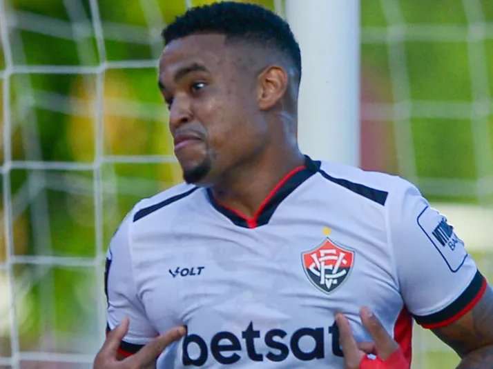 Pezzolano festeja chegada de Alerrandro ao Internacional