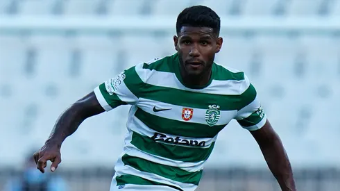 Matheus Reis em campo pelo Sporting. (Photo by Gualter Fatia/Getty Images)