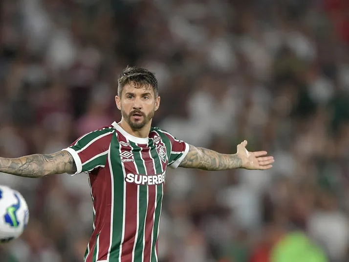 Fluminense segura Everaldo e prioriza contratação de novo atacante