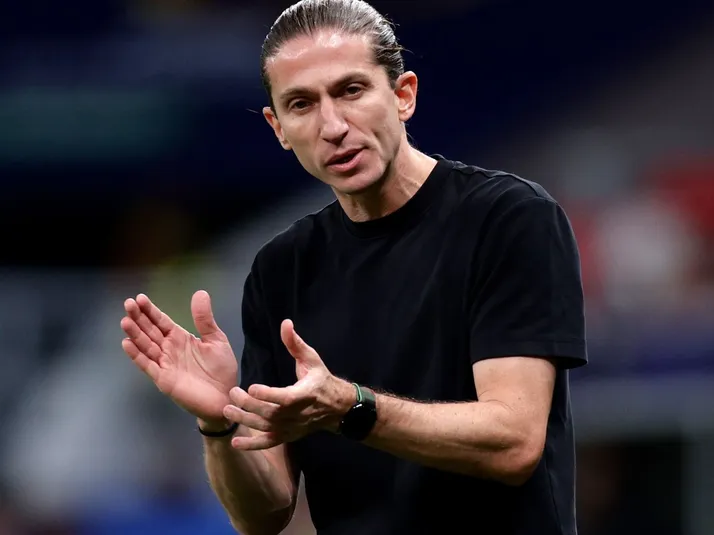 Filipe Luis não impede falhas e Flamengo perde final