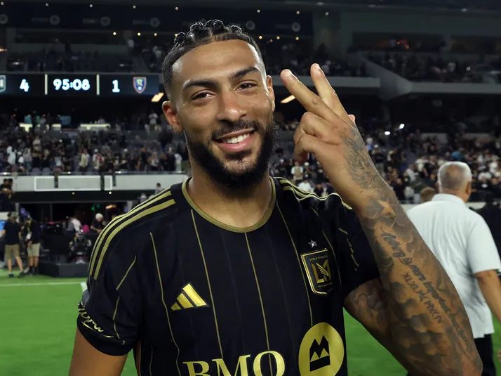 Fluminense apresenta proposta por Denis Bouanga