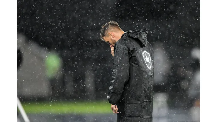Martin Anselmi tecnico do Botafogo durante partida contra o Fluminense no estadio Engenhao pelo campeonato Carioca 2026. Foto: Thiago Ribeiro/AGIF