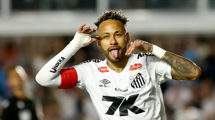 Neymar Jr. jogador do Santos comemora seu gol durante partida contra o Mirassol no estadio Vila Belmiro pelo campeonato Brasileiro A 2025.