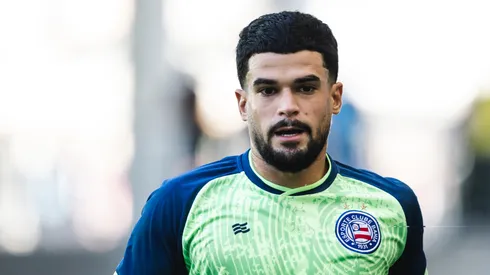 Cauly, meio-campista do Bahia, em aquecimento para partida contra o Botafogo em 2024 no Brasileirão (Imagem: Letícia Martins/EC Bahia)