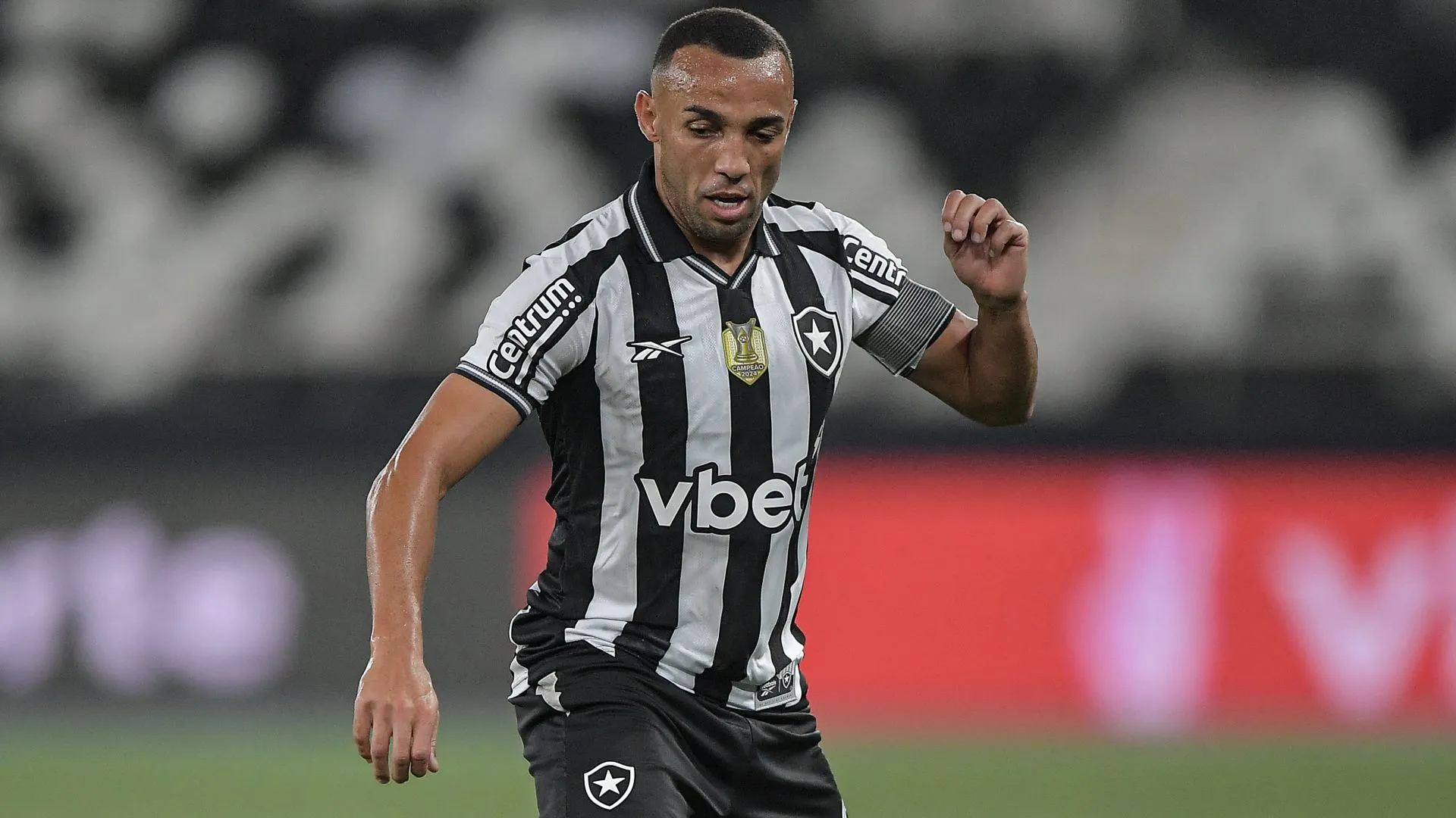 Marçal sofreu estiramento no joelho e preocupa o Botafogo