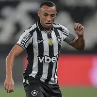 Marçal vira preocupação no Botafogo após sofrer estiramento no joelho no clássico contra o Fluminense