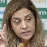 Leila é pressionada por reforços pela torcida do Palmeiras
