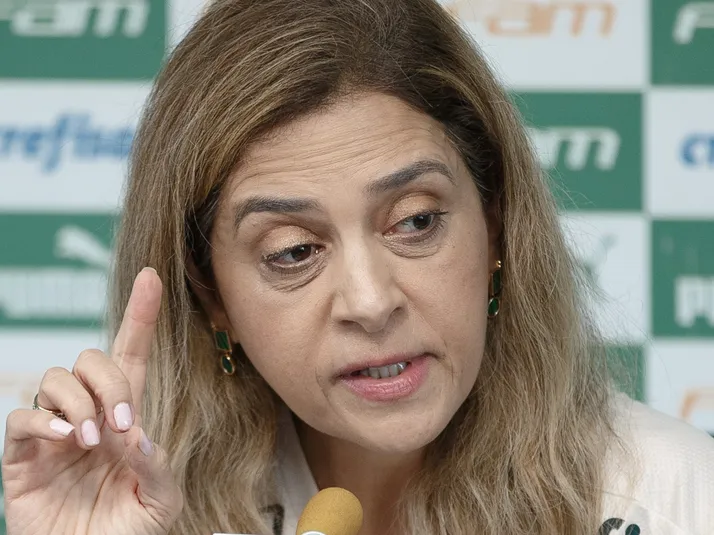 Leila é pressionada por reforços pela torcida do Palmeiras