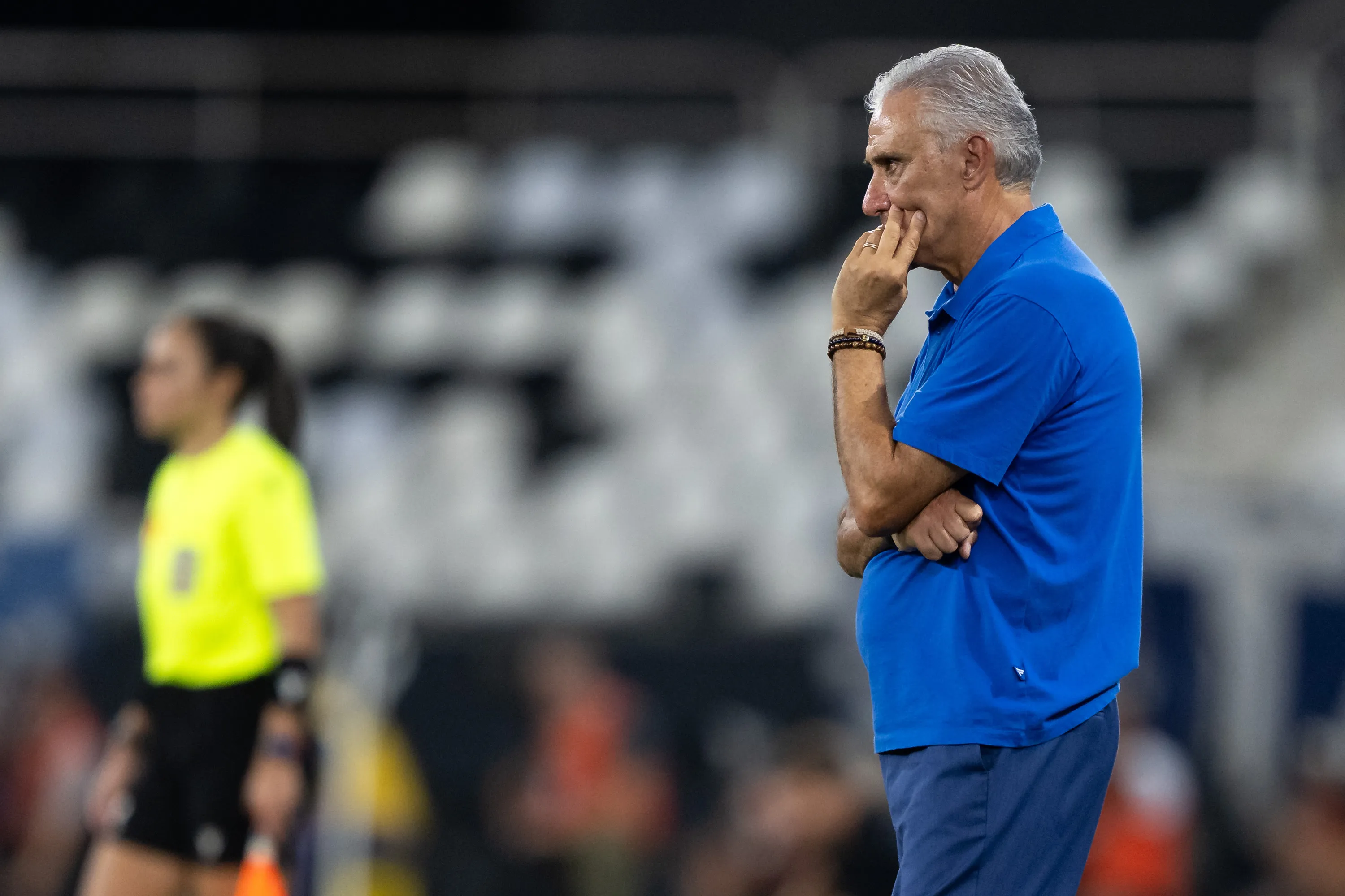 Tite tecnico do Cruzeiro durante partida contra o Botafogo no estadio Engenhao pelo campeonato Brasileiro A 2026. Foto: Jorge Rodrigues/AGIF