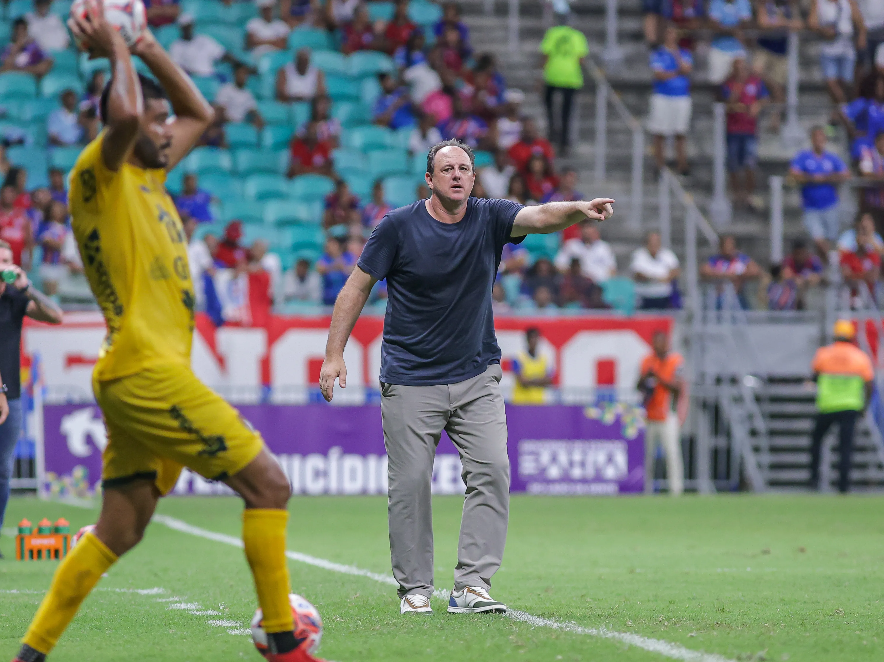 BA – SALVADOR – 01/02/2026 – BAIANO 2026, BAHIA X PORTO – Rogerio Ceni tecnico do Bahia durante partida contra o Porto no estadio Fonte Nova pelo campeonato Baiano 2026. Foto: Marcio Jose/AGIF