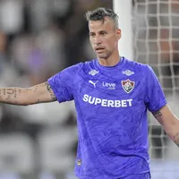 Fábio reclama de gramado sintético do Nilton Santos: "Sempre complicado"