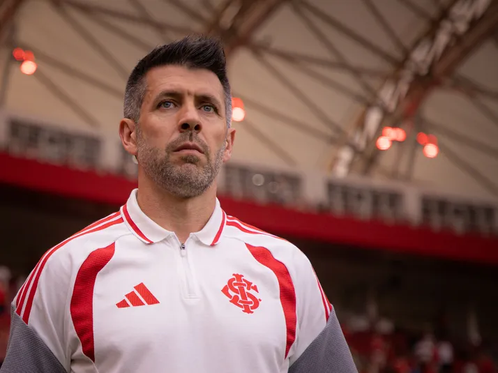 Internacional foca na chegada de zagueiro, lateral e atacante para Pezzolano