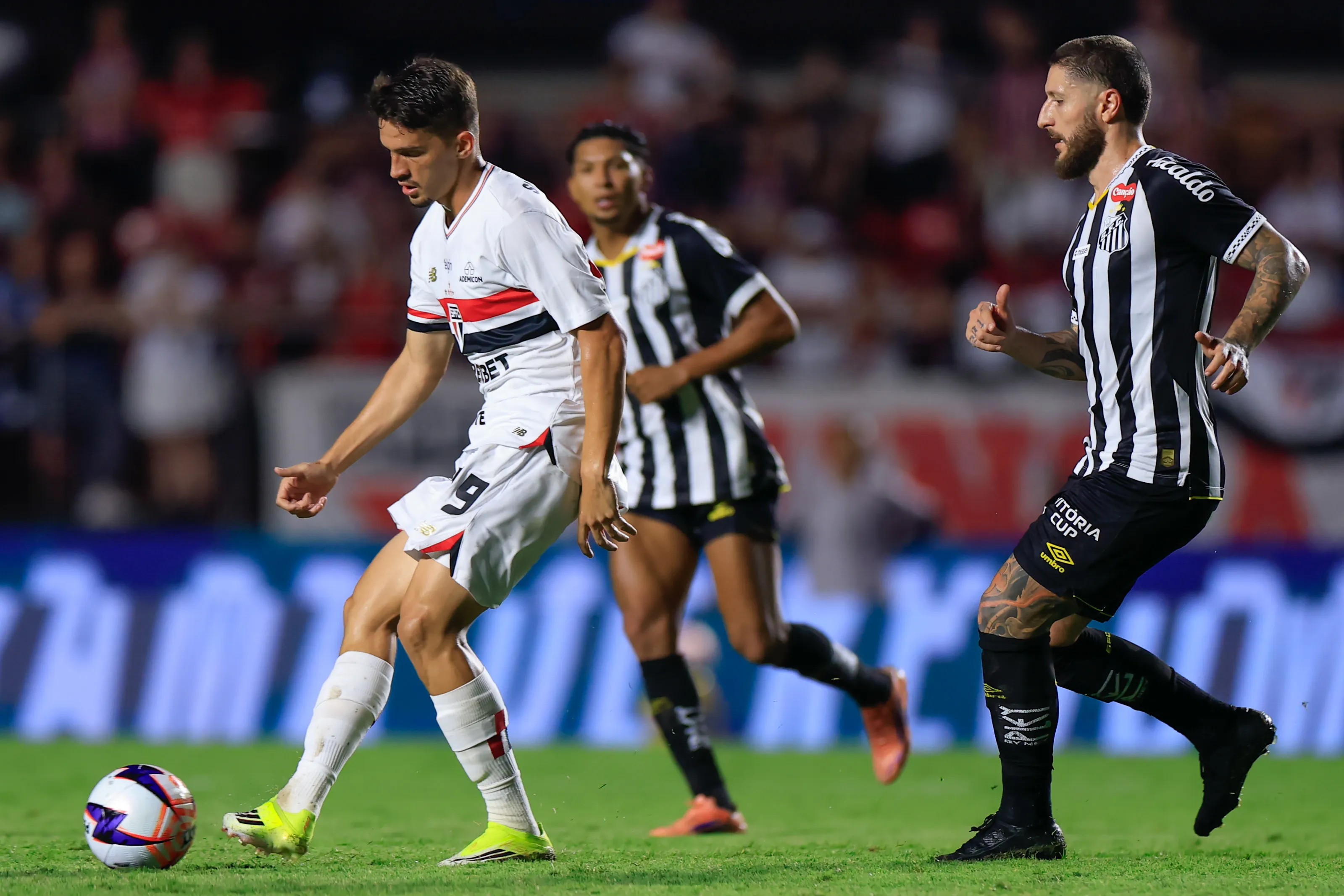 Pablo Maia atuando em São Paulo x Santos – Foto: Marcello Zambrana/AGIF