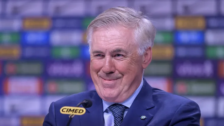 Carlo Ancelotti tecnico da Selecao Brasileira durante convocacao para as Eliminatorias da Copa do Mundo de 2026, evento realizado na CBF (Confederacao Brasileira de Futebol) no Rio de Janeiro, nesta segunda (25). Foto: Thiago Ribeiro/AGIF