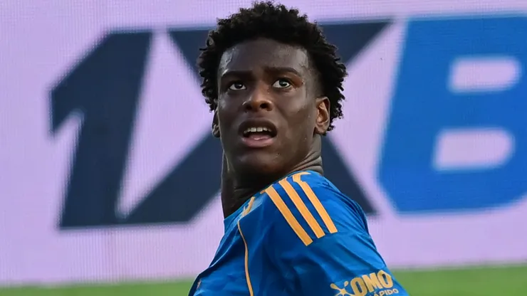 Jonathan Jesus durante confronto contra o Santos no Brasileirão de 2025.