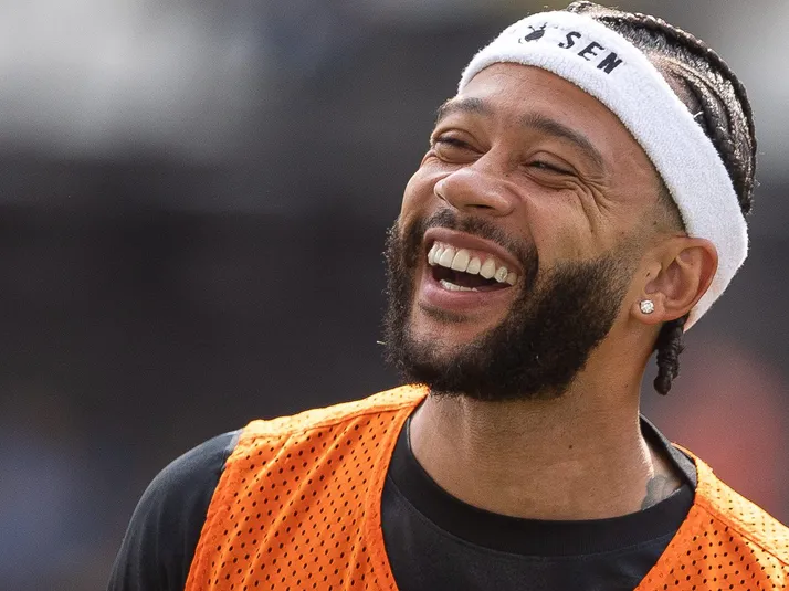 Corinthians 'acelera' para renovar com Memphis Depay