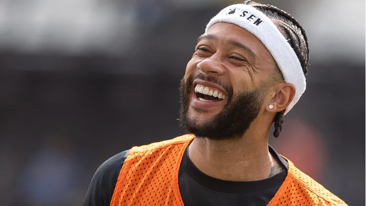 Memphis Depay jogador do Corinthians durante aquecimento antes da partida contra o Juventude no estadio Arena Corinthians pelo campeonato Brasileiro A 2025.