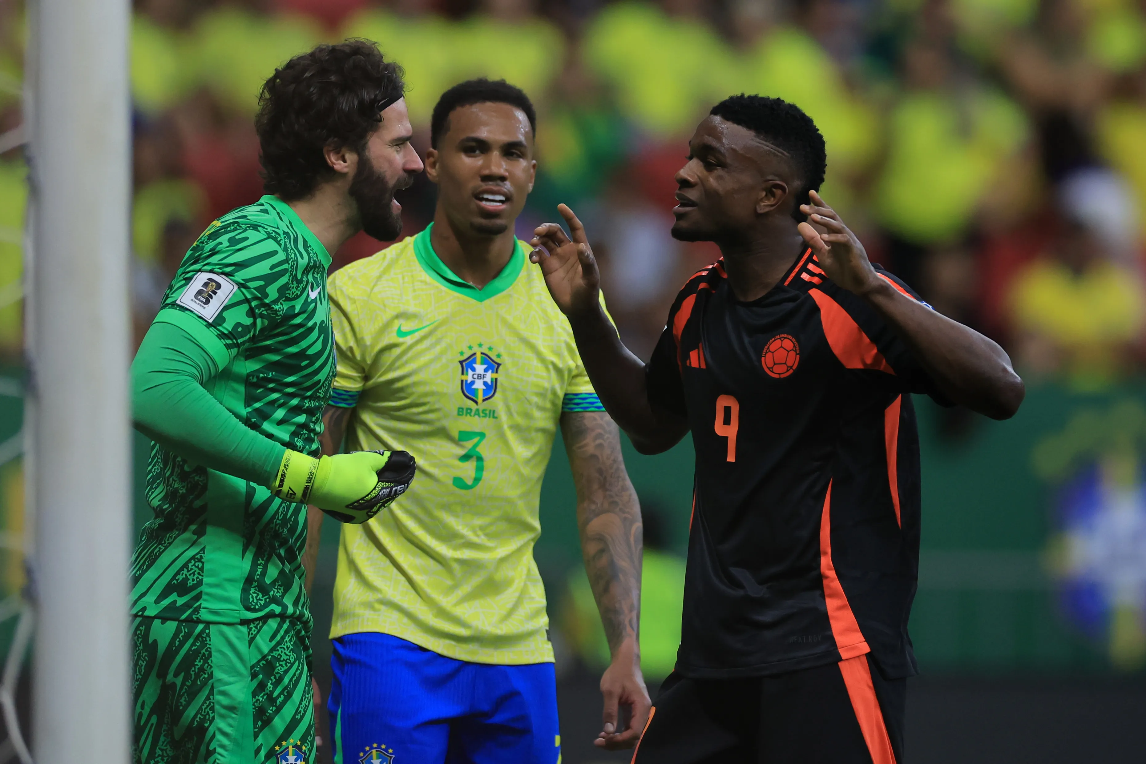 Jhon Córdoba em confronto diante da Seleção Brasileira. (Photo by Buda Mendes/Getty Images)