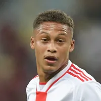 Internacional avalia cenário para permanência de Vitinho, que sinalizou positivamente