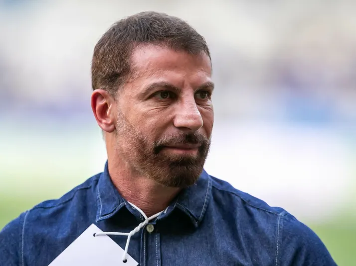 Vasco procura zagueiro e volante no mercado da bola