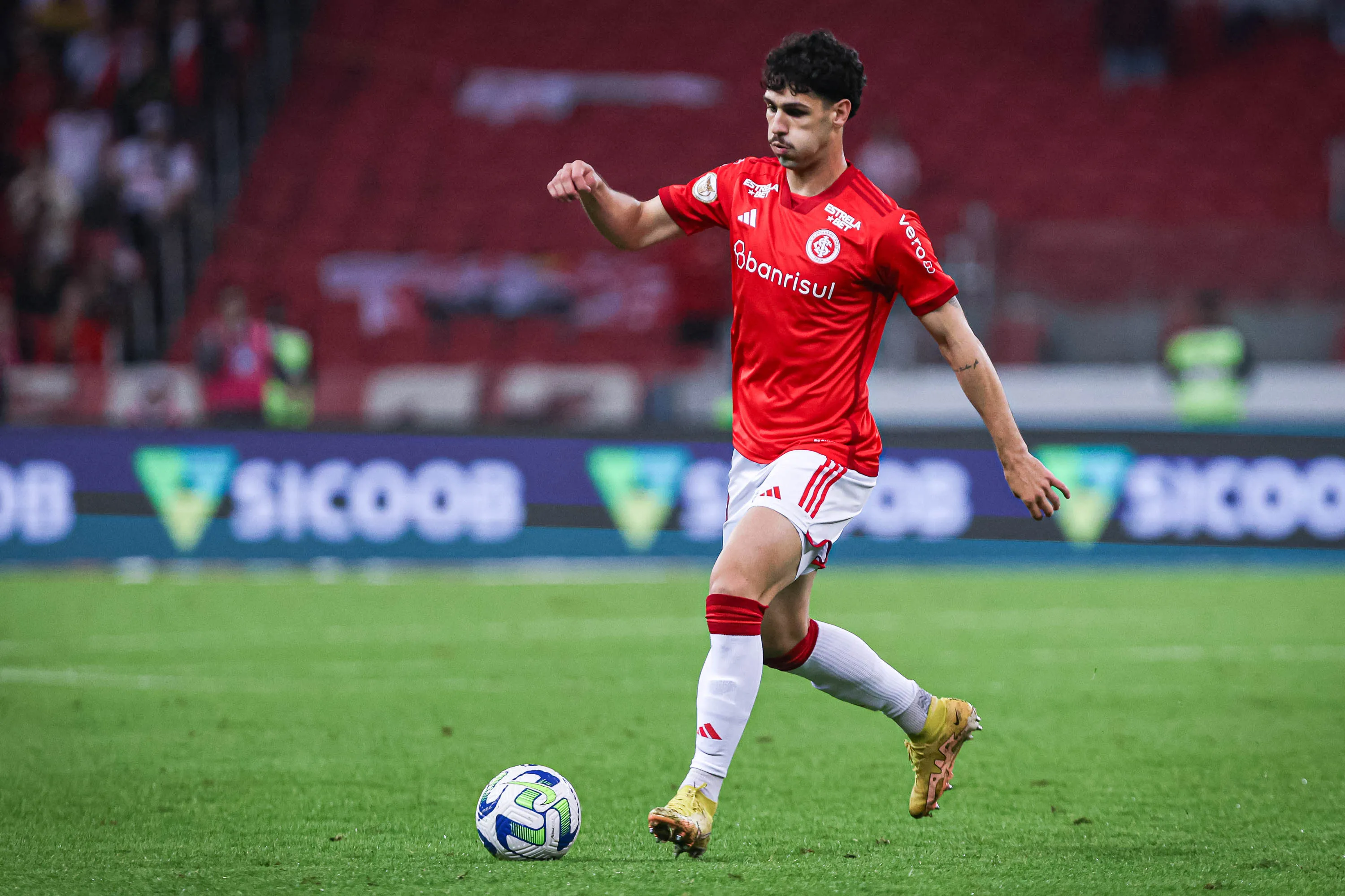 RS – PORTO ALEGRE – 05/08/2023 – BRASILEIRO A 2023, INTERNACIONAL X CORINTHIANS – Johnny jogador do Internacional durante partida contra o Corinthians no estadio Beira-Rio pelo campeonato Brasileiro A 2023. Foto: Maxi Franzoi/AGIF