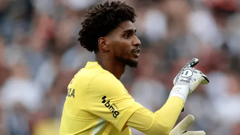 Hugo Souza durante confronto contra o São Paulo no Campeonato Paulista de 2026.