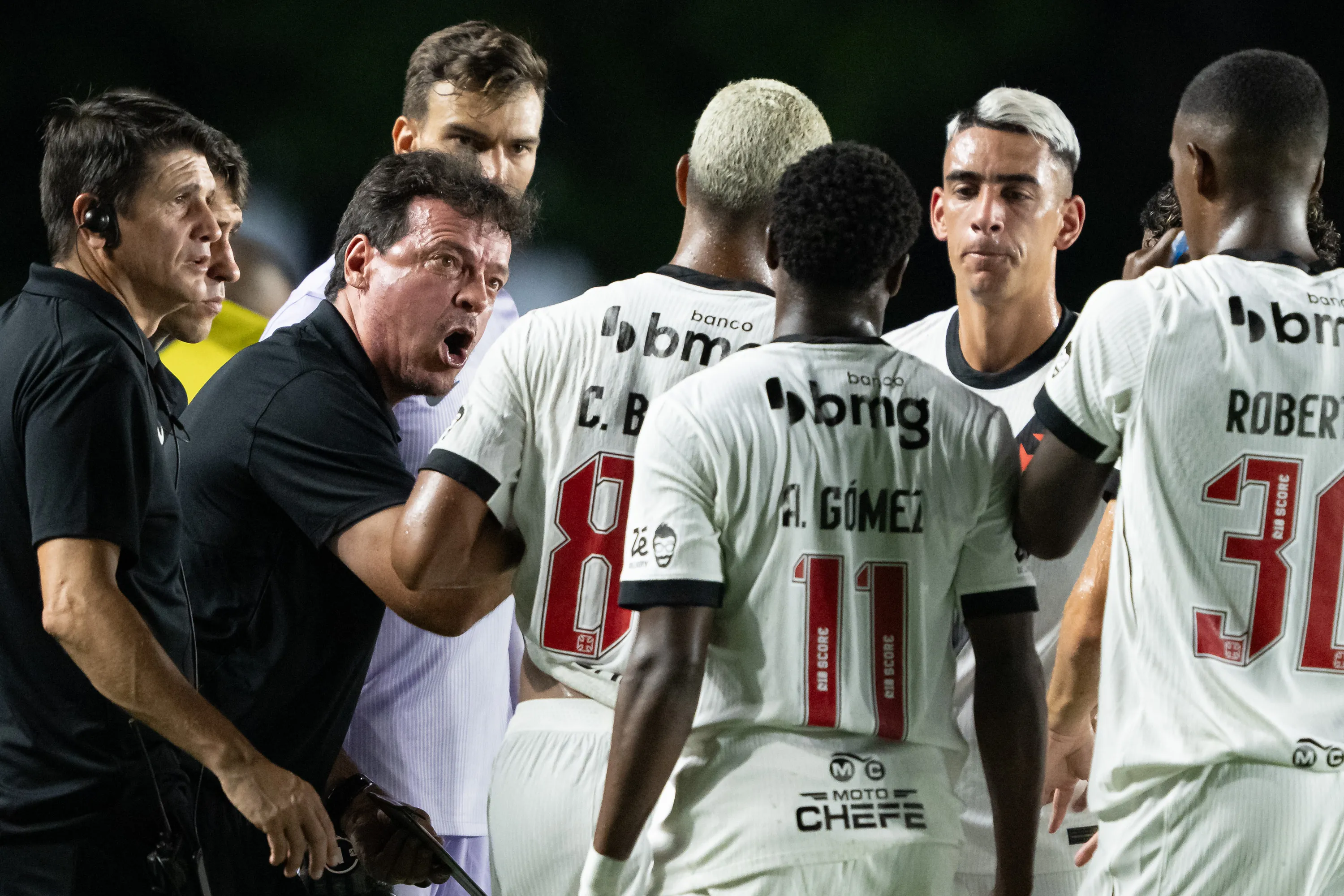 Fernando Diniz tecnico do Vasco durante partida contra o Madureira no estadio Sao Januario pelo campeonato Carioca 2026. Foto: Jorge Rodrigues/AGIF