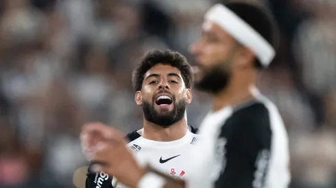 Yuri Alberto jogador do Corinthians e Memphis Depay jogador da sua equipe durante partida contra o Botafogo no estadio Engenhao pelo campeonato Brasileiro A 2025. Foto: Jorge Rodrigues/AGIF
