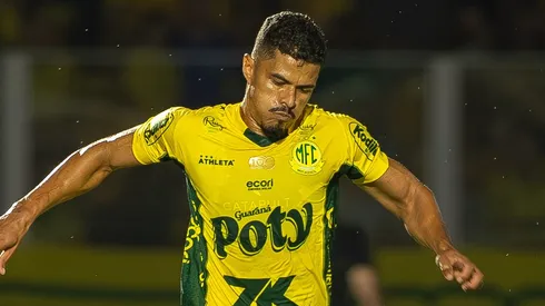 Lucas Ramon durante confronto entre Mirassol e Palmeiras no Brasileirão de 2025.