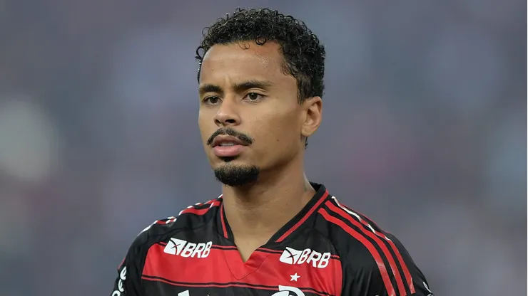 Allan jogador do Flamengo durante partida contra o Bahia no estadio Maracana pelo campeonato Brasileiro A 2025. Foto: Thiago Ribeiro/AGIF