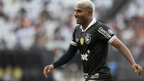 jogador do Botafogo durante partida contra o Corinthians no estadio Arena Corinthians pelo campeonato Brasileiro A 2025. Foto: Joisel Amaral/AGIF
