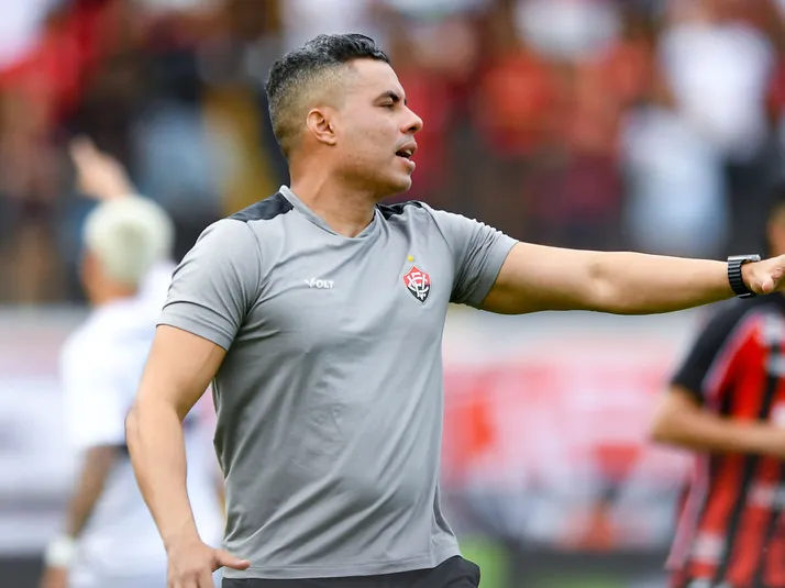 Vitória pode ter estreia de Martínez contra o Palmeiras