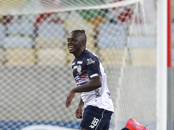 Odair Hellman comenta 'novela Cetré' no Athletico-PR e revela planejamento