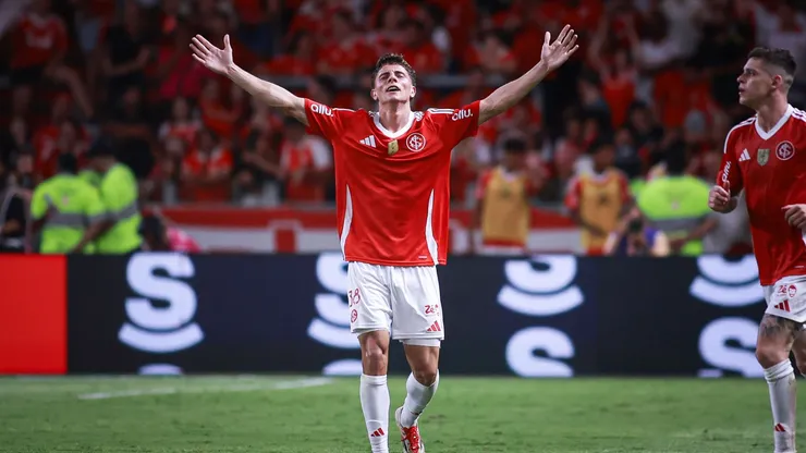 Diego Cóser comemorando seu gol pelo Internacional. Foto: Maxi Franzoi/AGIF