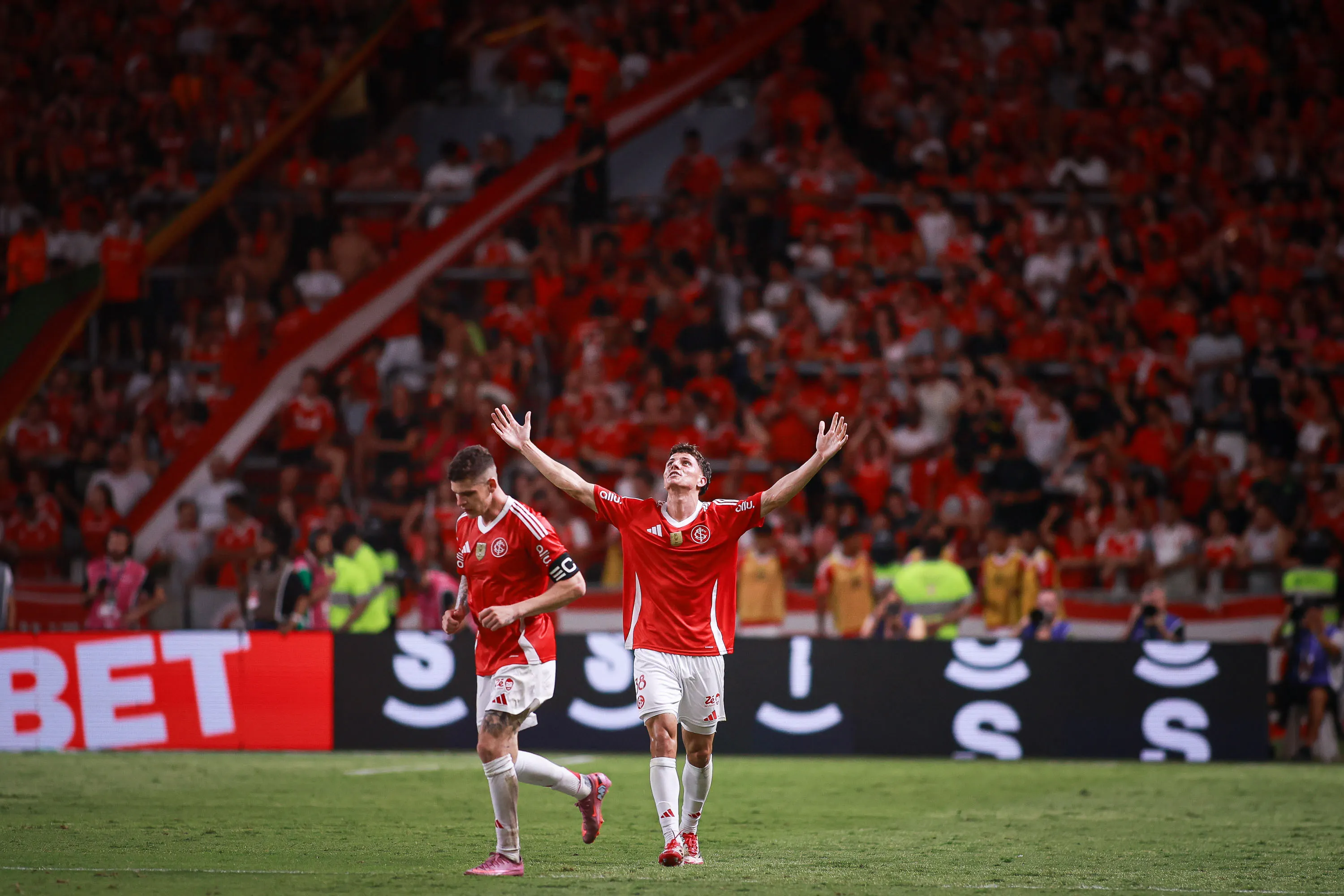 Diogo Cóser comemorando gol contra o Novo Hamburgo pelo campeonato Gaucho 2026. Foto: Maxi Franzoi/AGIF