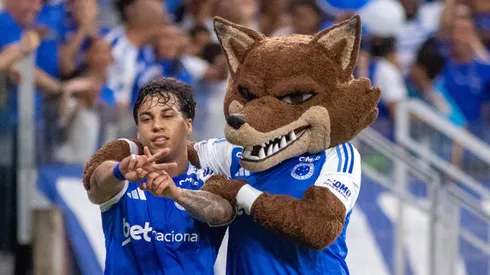 Kaio Jorge comemorando gol pela Raposa. Foto: Fernando Moreno/AGIF
