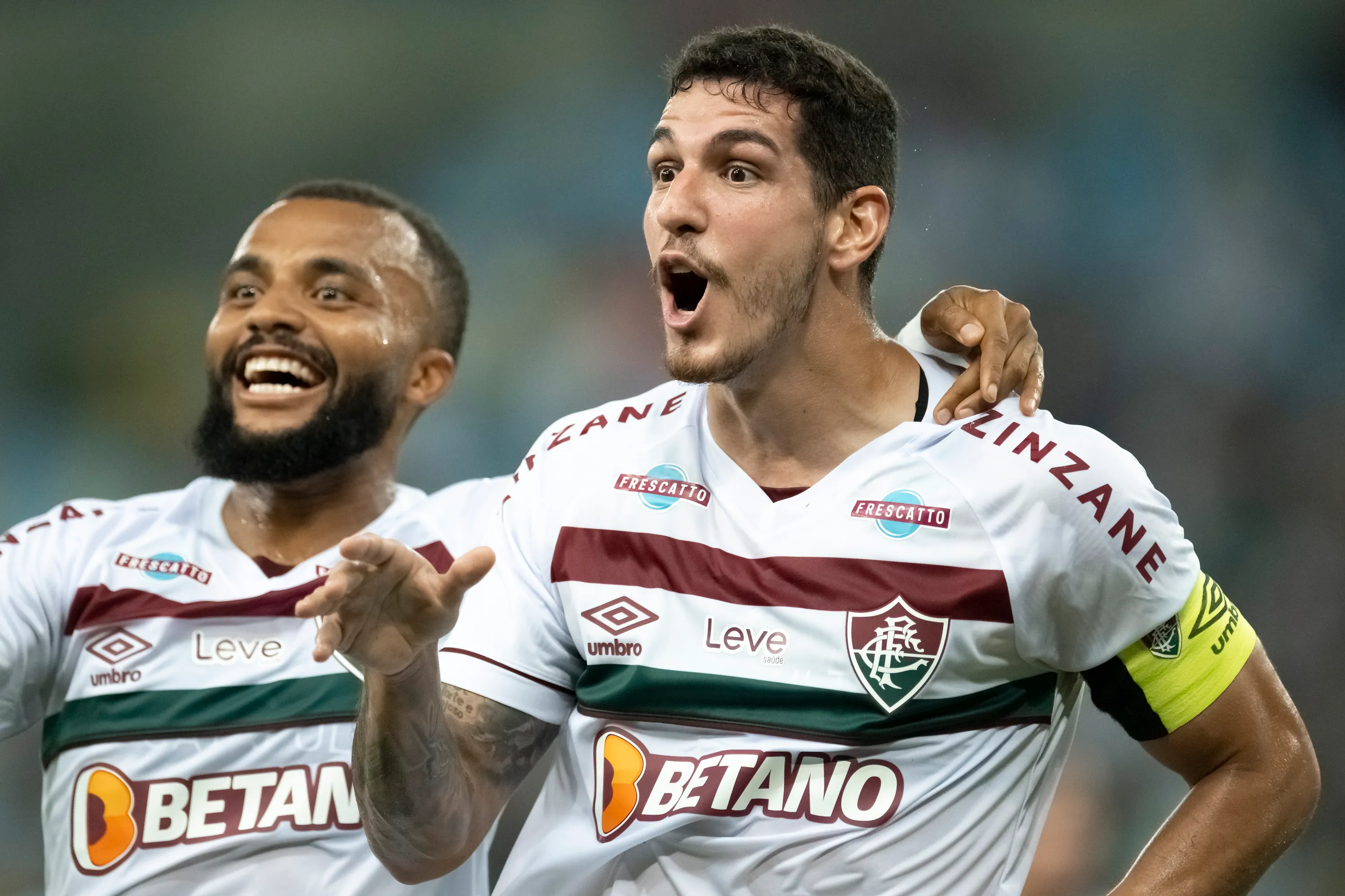Nino jogador do Fluminense comemora seu gol com Samuel Xavier jogador da sua equipe durante partida contra o Paysandu no estadio Maracana pelo campeonato Copa do Brasil 2023. Foto: Jorge Rodrigues/AGIF