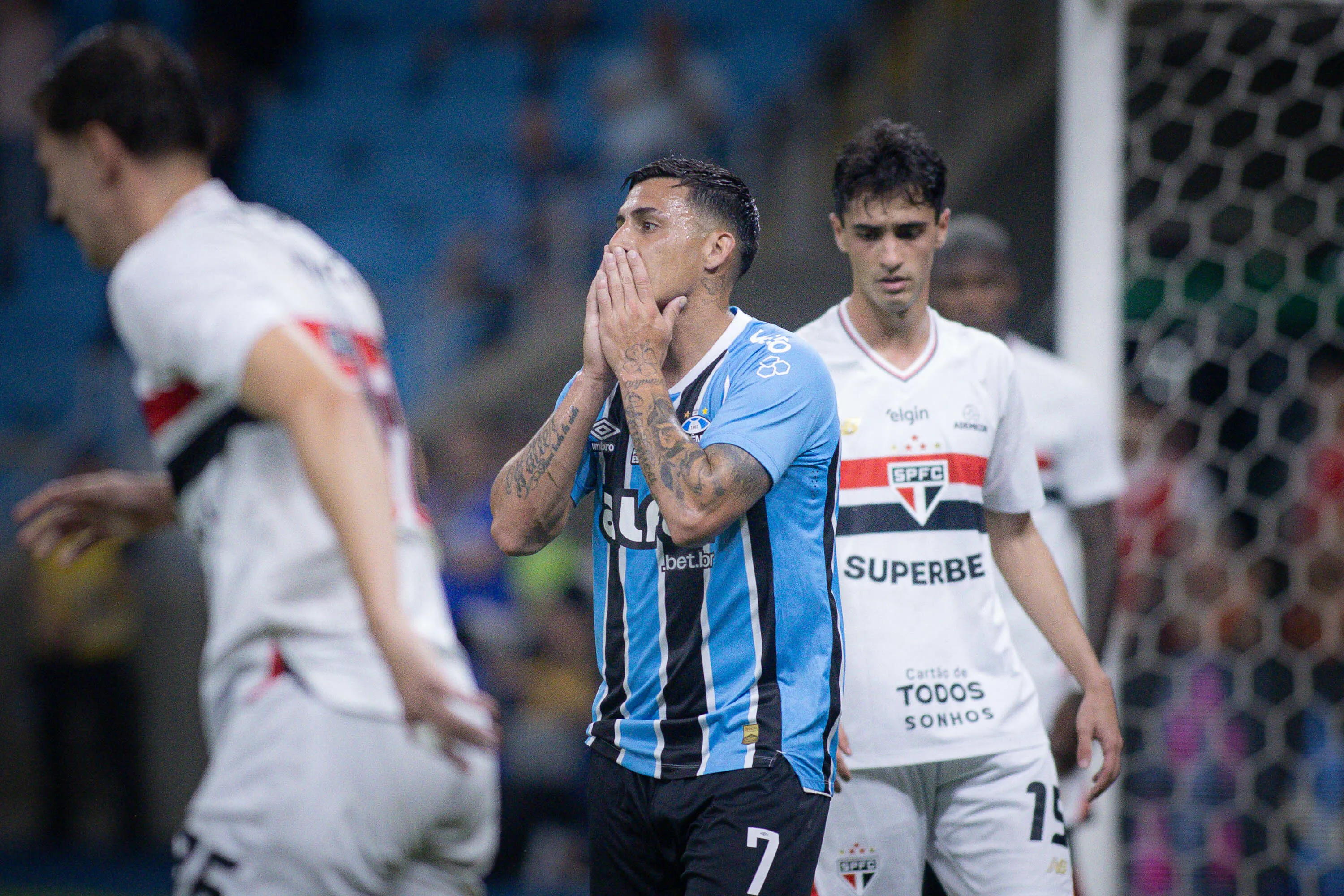 Pavón em Grêmio x São Paulo pelo campeonato Brasileiro A 2025. Foto: Maxi Franzoi/AGIF