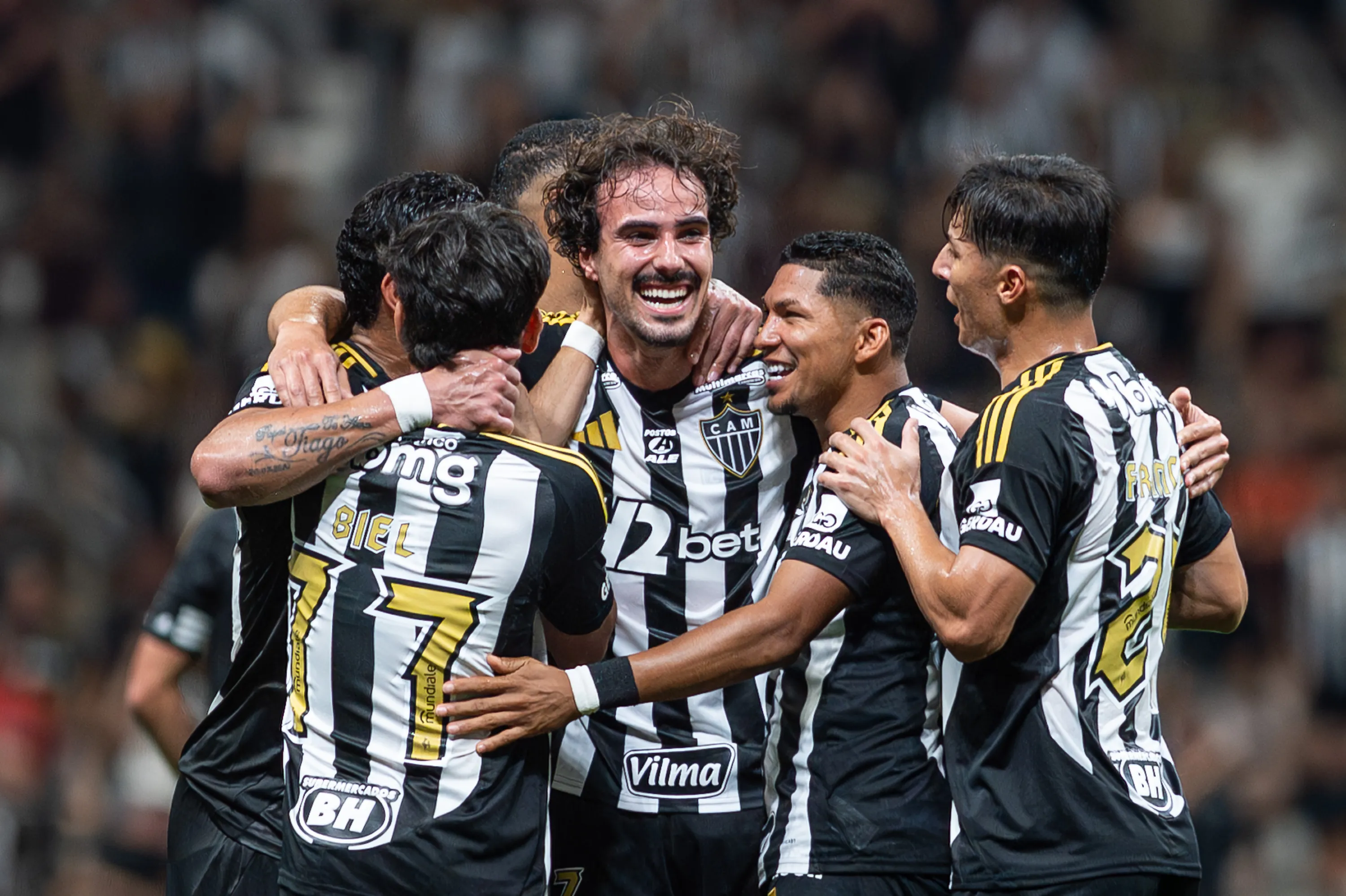 Igor Gomes jogador do Atletico-MG comemora seu gol durante partida contra o Bahia no estadio Arena MRV pelo campeonato Brasileiro A 2025. Foto: Alessandra Torres/AGIF