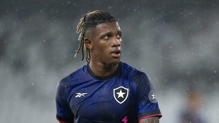 Palmeiras tenta a contratação de Danilo.