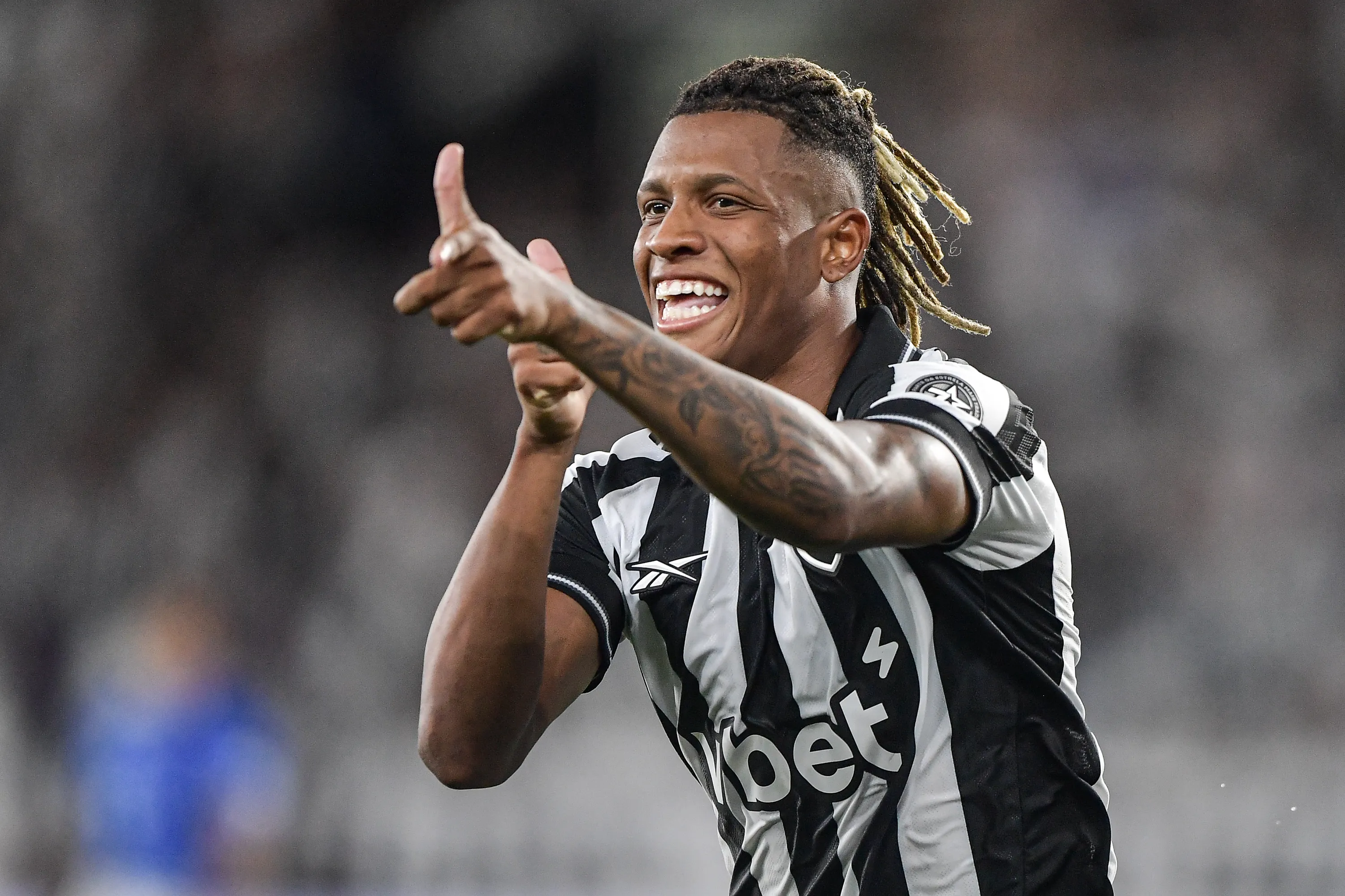 Botafogo recusou a primeira proposta do Palmeiras por Danilo – Foto: Thiago Ribeiro/AGIF.