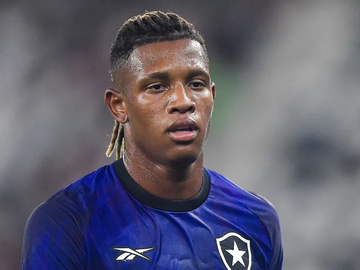 Palmeiras faz proposta oficial por Danilo, mas Botafogo recusa